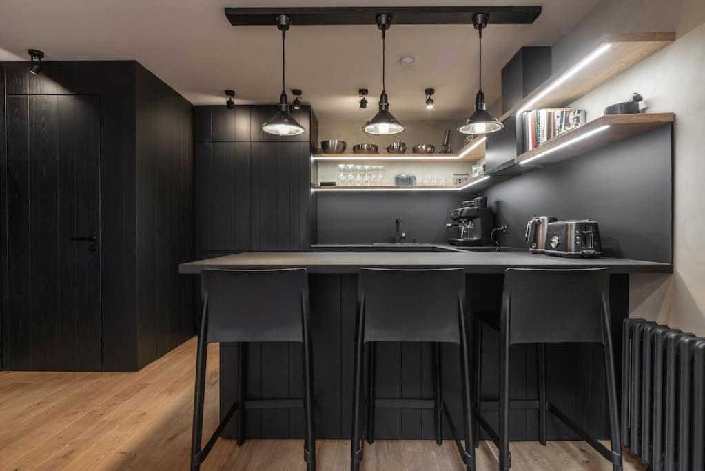 3 Storey Apartment With A Character And A Terrace Рига Экстерьер фото