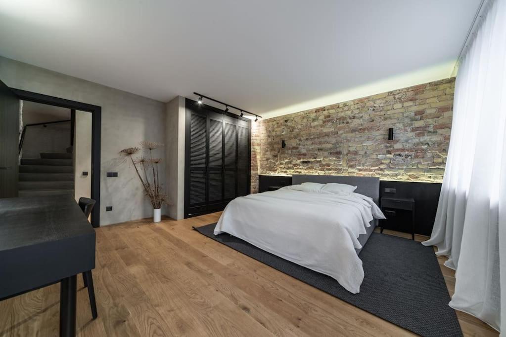 3 Storey Apartment With A Character And A Terrace Рига Экстерьер фото